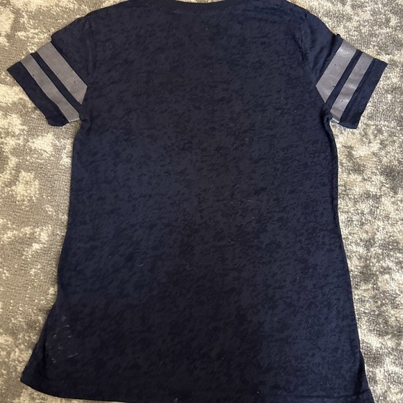 NFL Team Apparel Women's Seattle Seahawks Tee Large V Neck - Picture 3 of 3